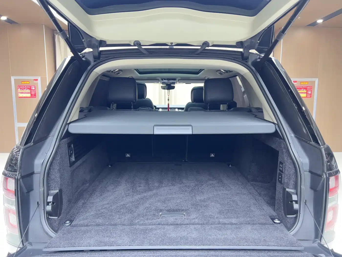Land Rover Range Rover 2020 3.0 L6 Heritage Extended Edition фото 11