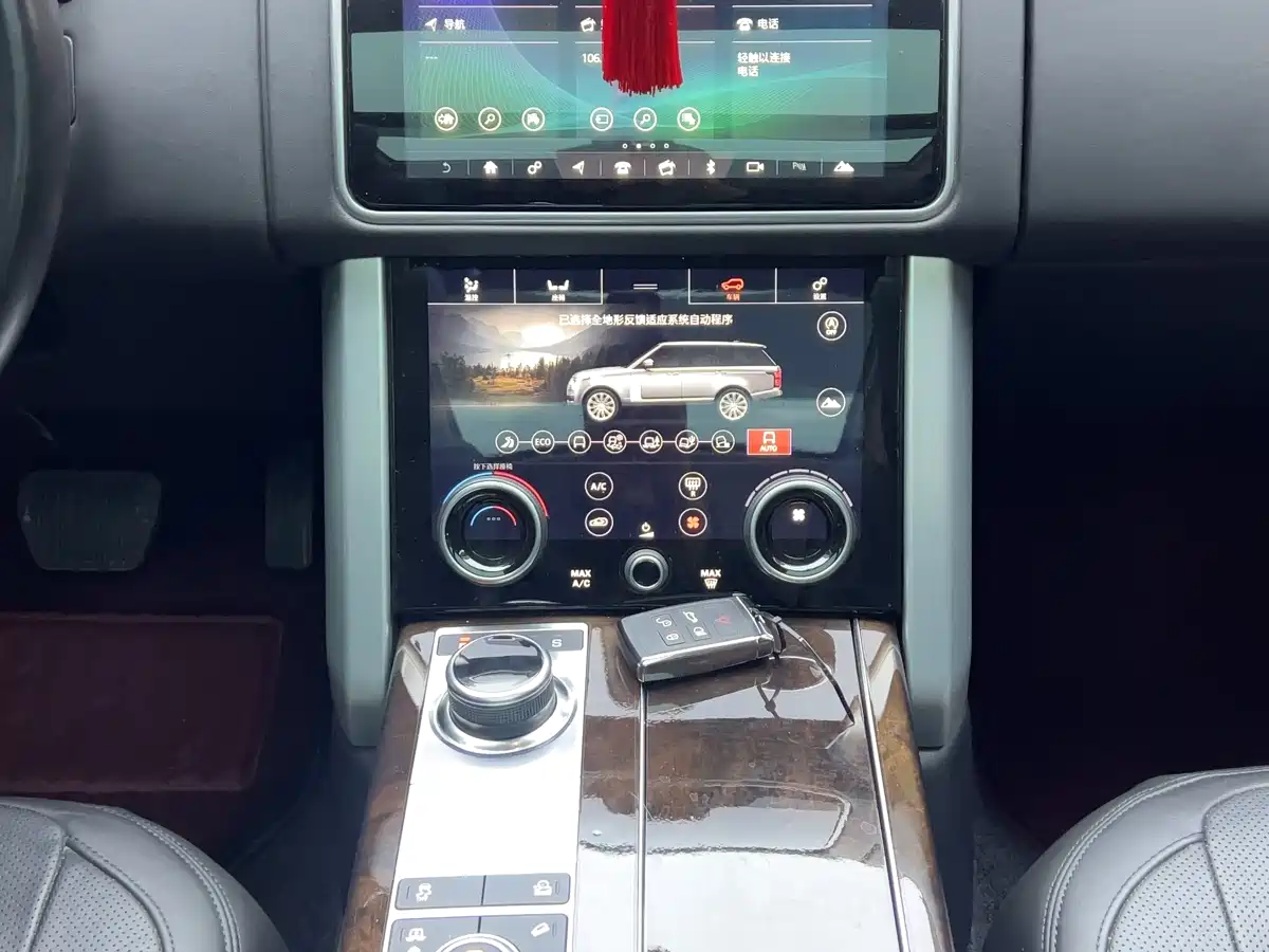 Land Rover Range Rover 2020 3.0 L6 Heritage Extended Edition фото 16