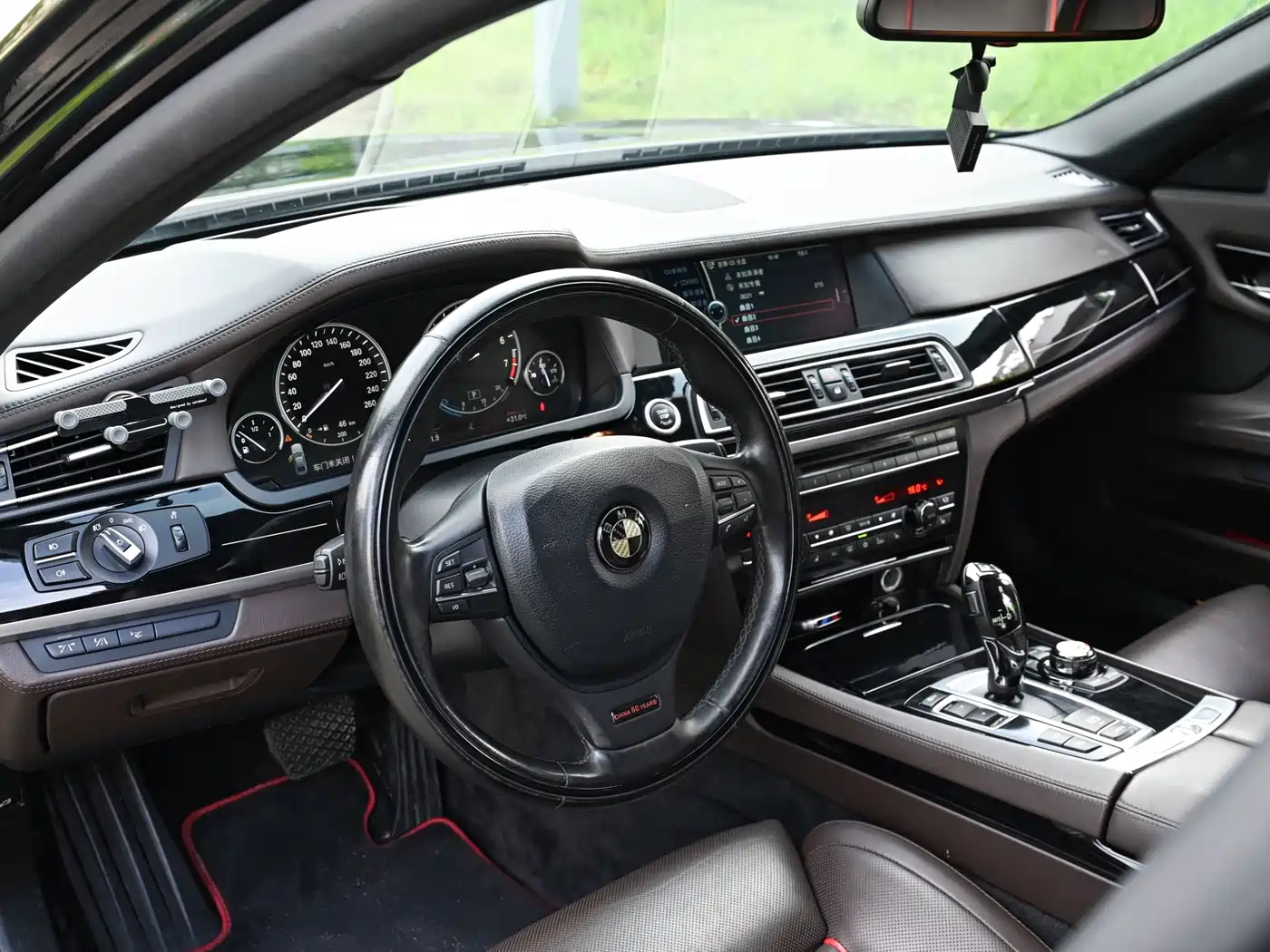 Фото 9 - BMW 7 Series