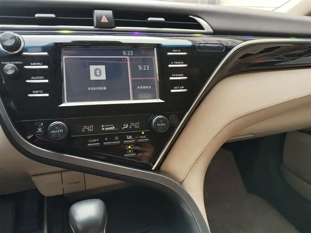 Toyota Camry 2018 2.0G Luxury Edition фото 10