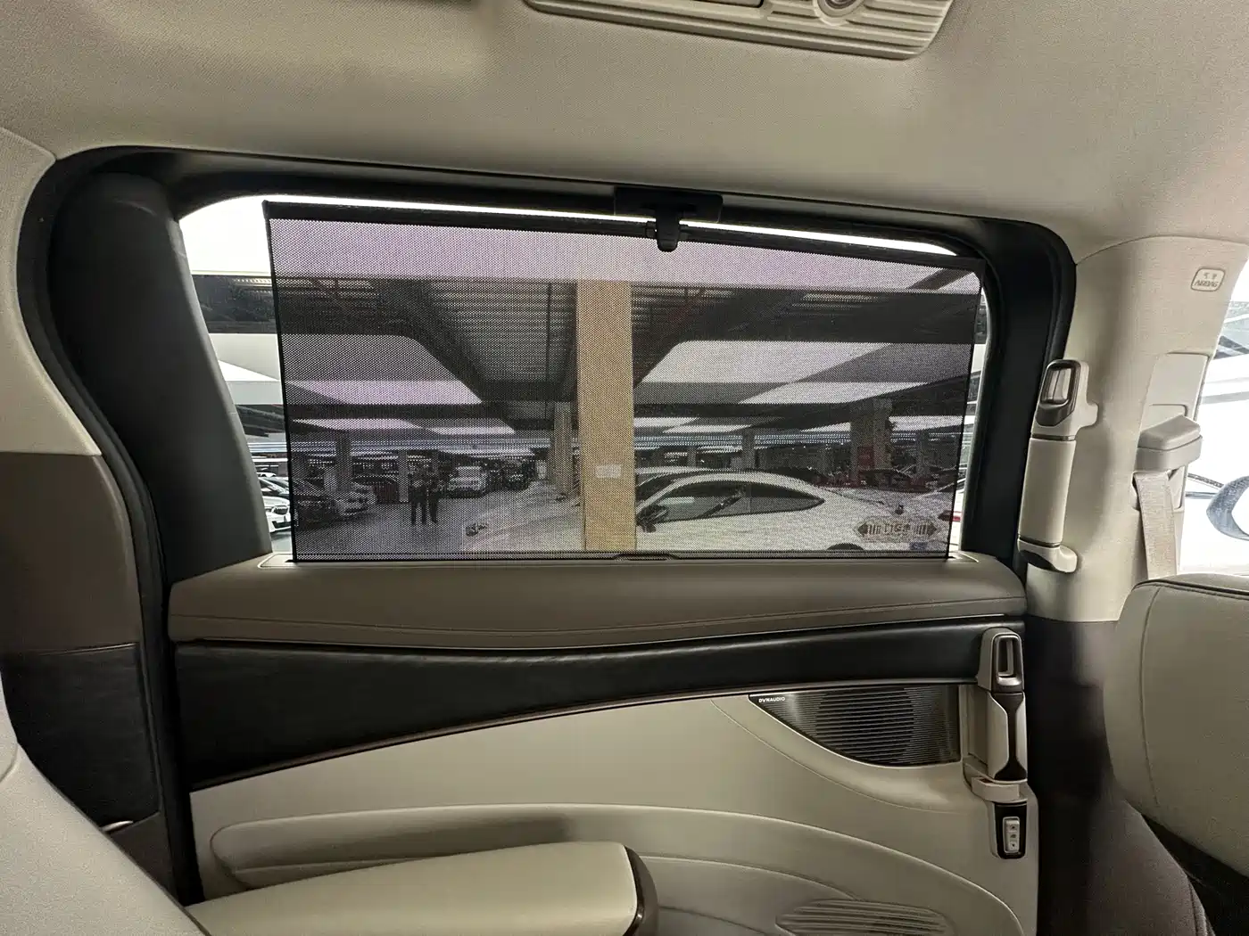 Denza D9 2022 DM-i 1040 Premium фото 19