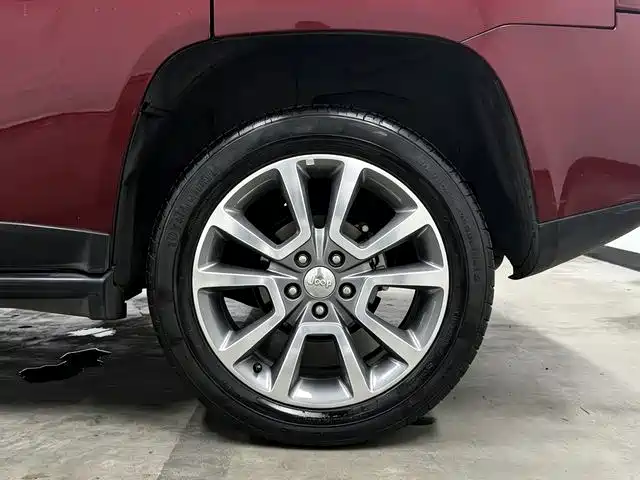 Фото 16 - Jeep Compass (Import)