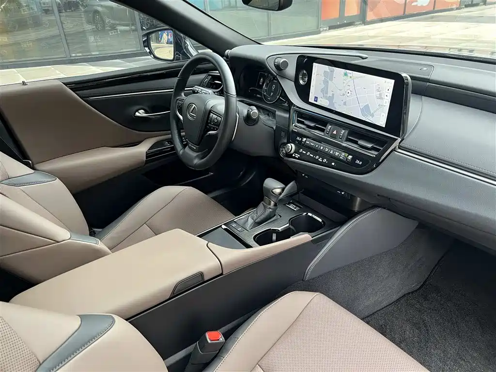 Lexus ES 2023 200 Excellence Edition фото 26