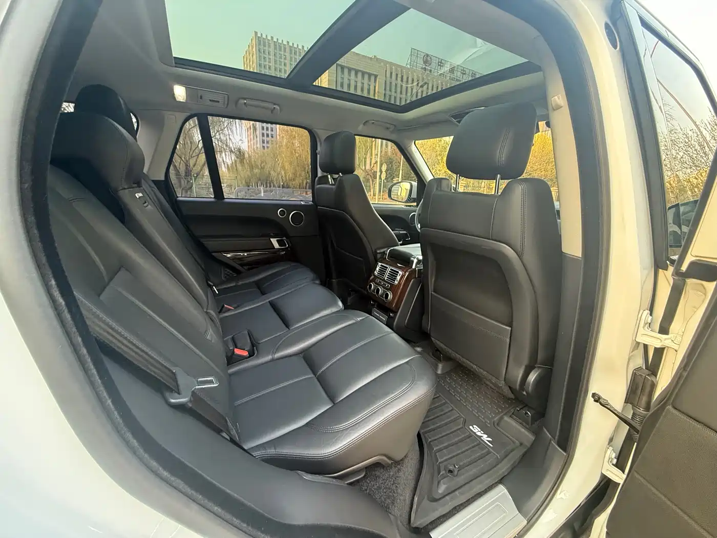 Land Rover Range Rover 2018 3.0 SC V6 Golden Age Edition фото 15