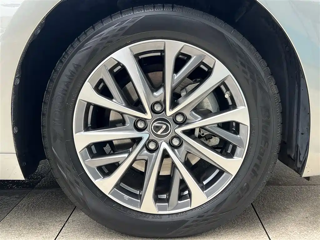 Lexus ES 2023 200 Excellence Edition фото 11