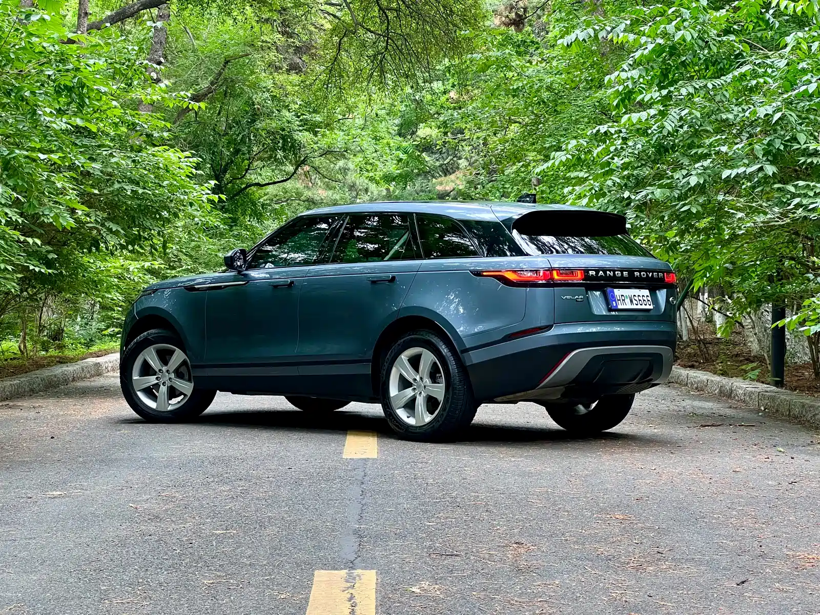 Фото 9 - Land Rover Range Rover Velar
