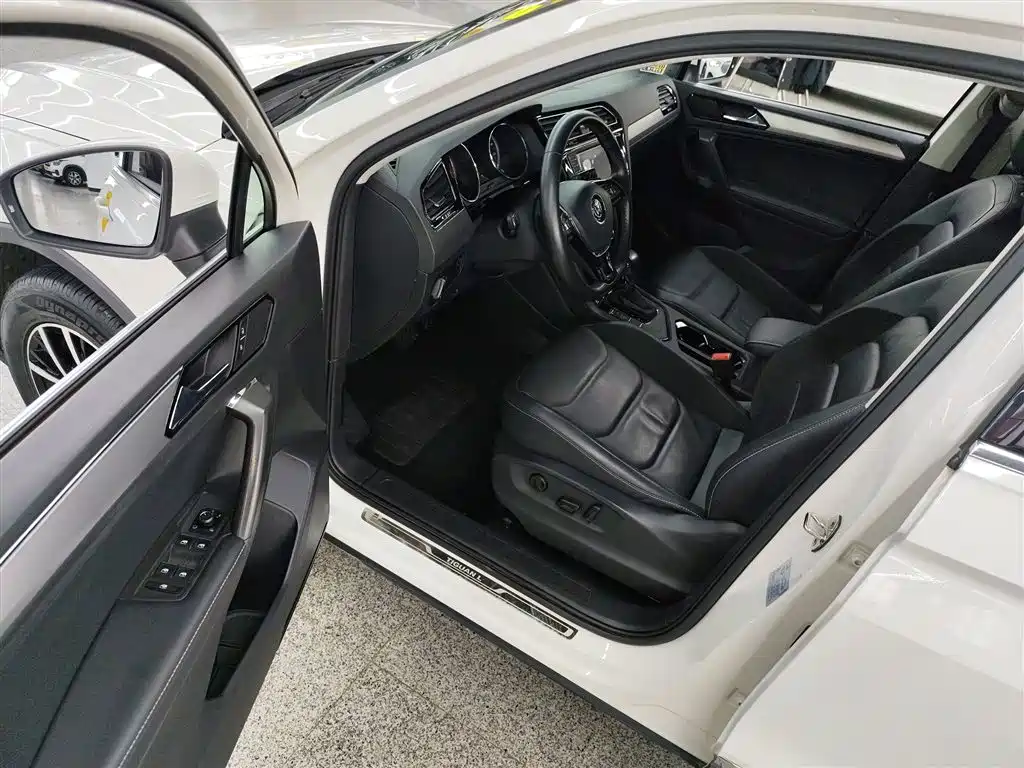 Volkswagen Tiguan L 2017 330TSI Automatic 2WD Comfort Edition фото 16