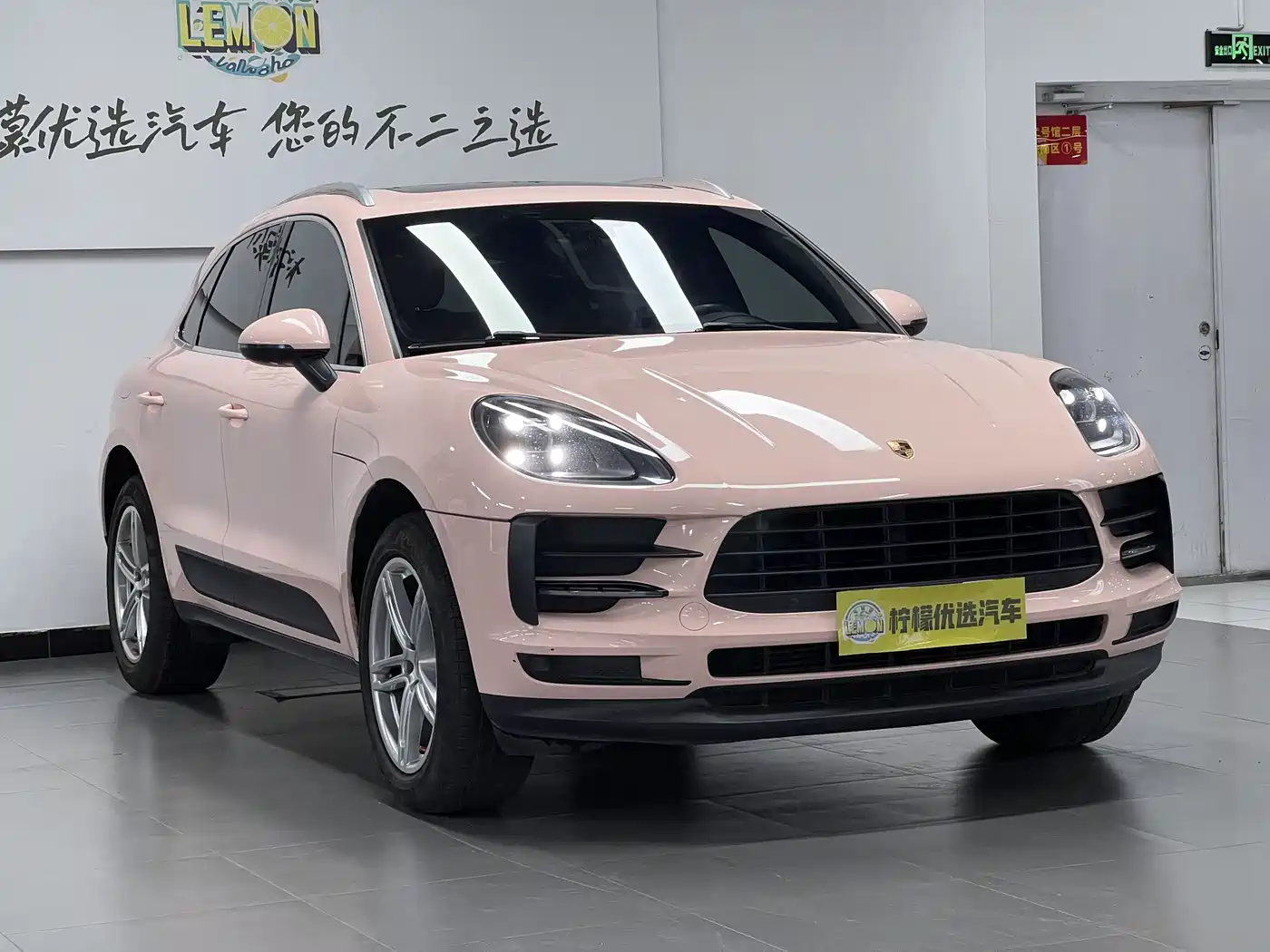 PORSCHE MACAN
