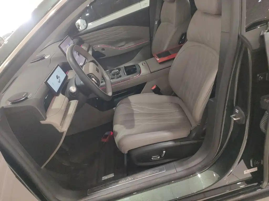 Geely Galaxy Galaxy Xingyao 8 2025 2025 130km EM-i Premium Edition