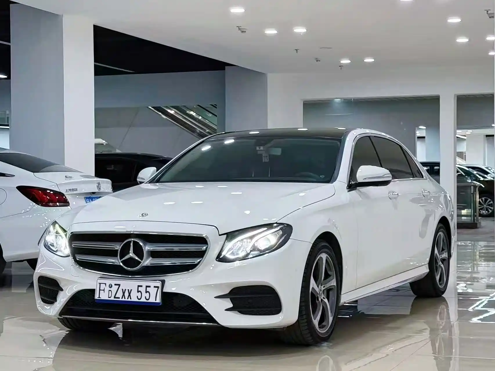 Фото 1 - Mercedes-Benz E-Class