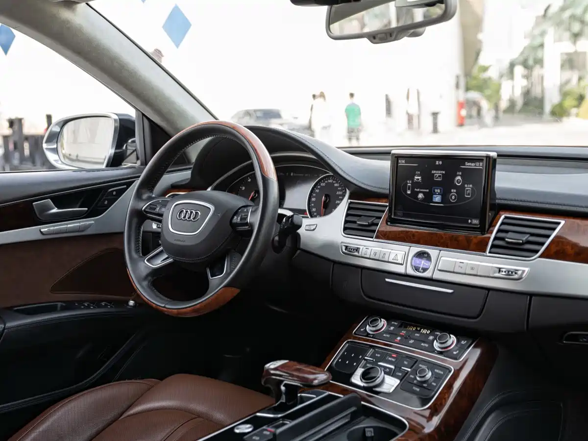 Фото 11 - Audi A8