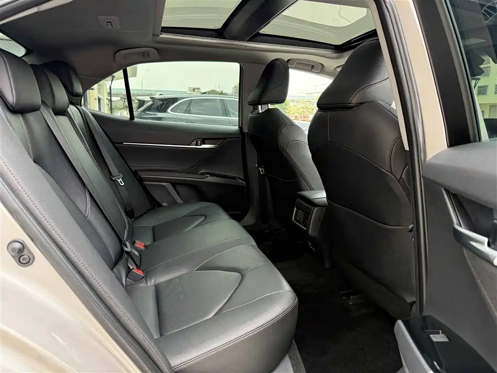 Toyota Camry 2023 2.5G Luxury Edition фото 25