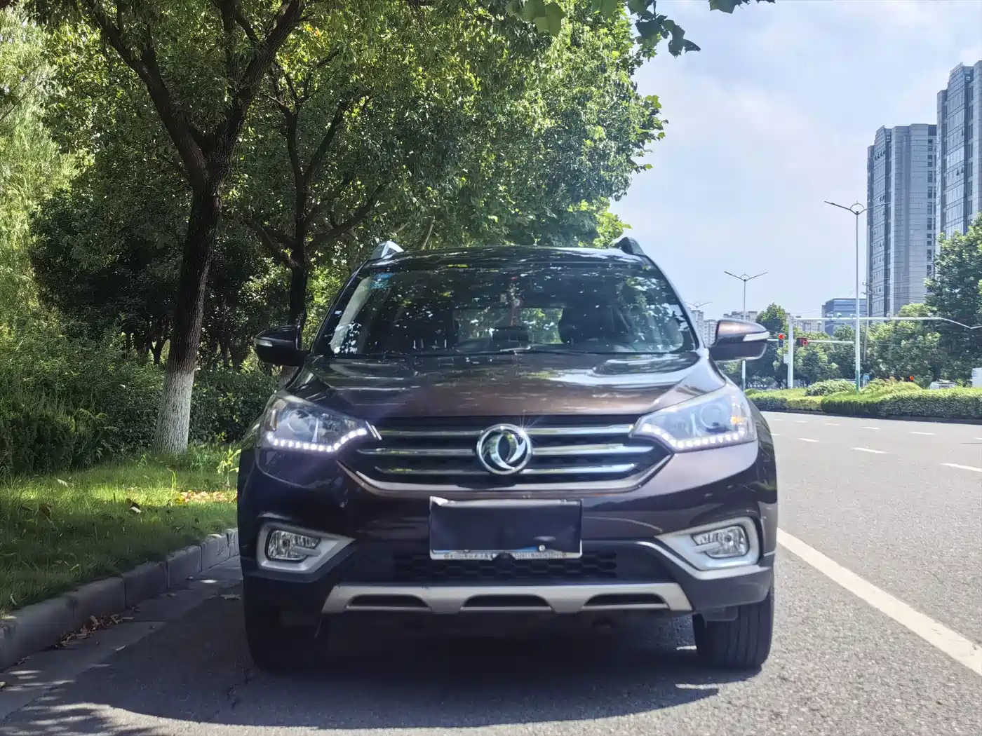 Dongfeng Aeolus Dongfeng Fengshen AX7 2015 2015 2.3L Automatic Premium
