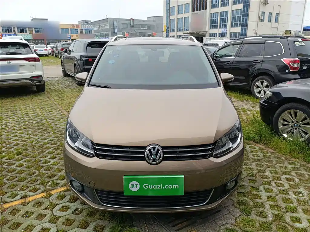 Volkswagen Touran 2015 1.4T DSG Comfort Edition 5-seater фото 3