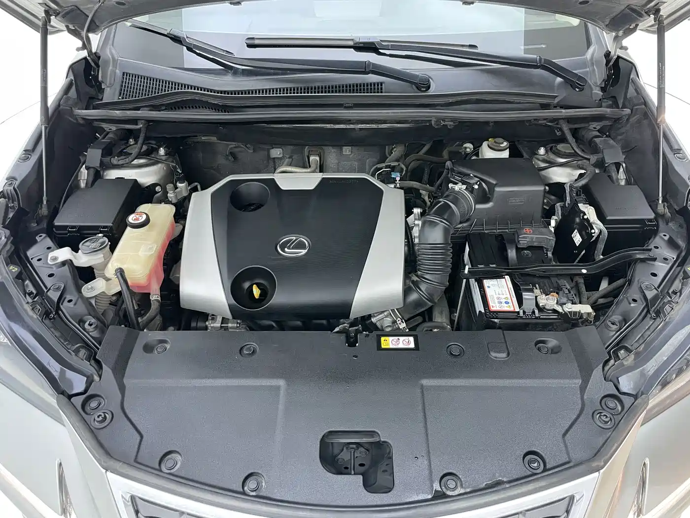 Фото 27 - Lexus NX