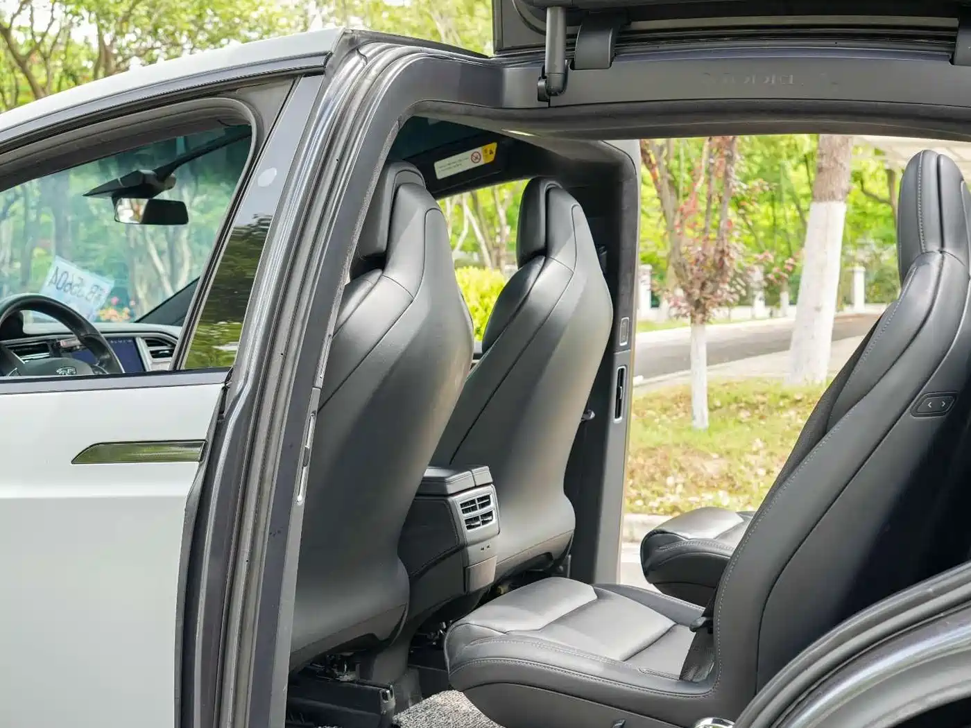 TESLA MODEL X