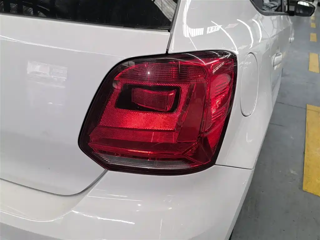 Volkswagen Polo 2016 1.4L Automatic Trend фото 8