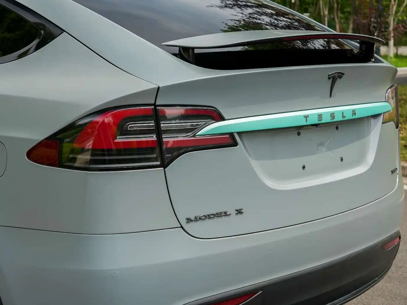 TESLA MODEL X
