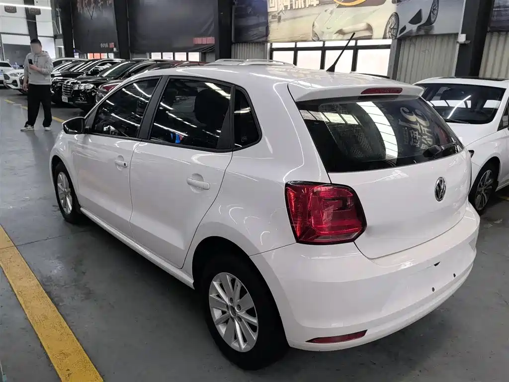 Volkswagen Polo 2016 1.4L Automatic Trend фото 5