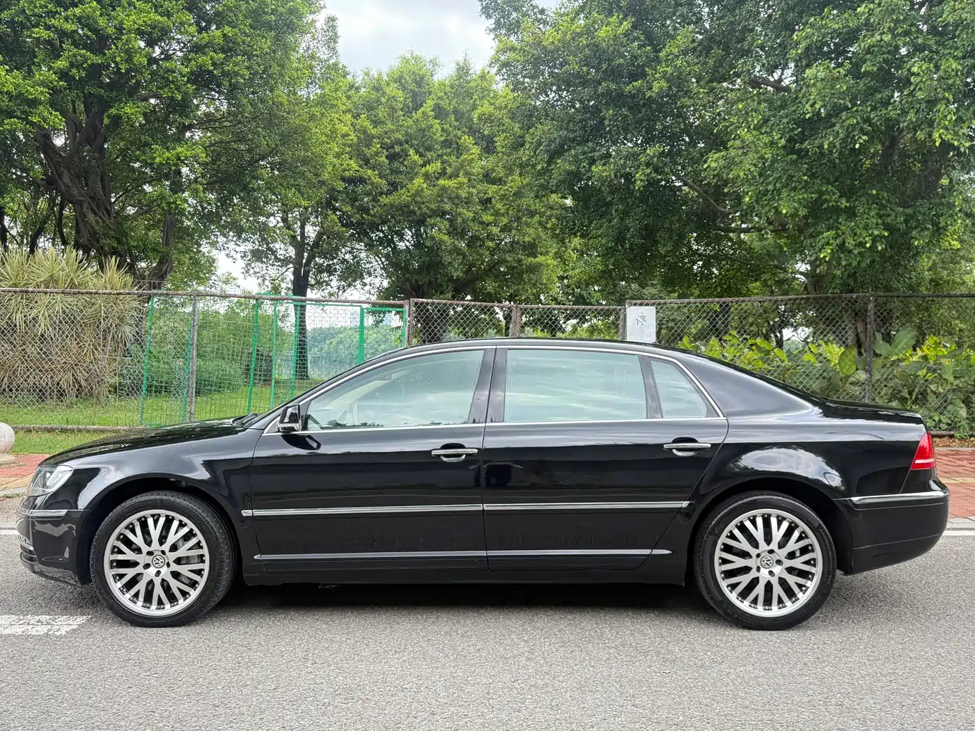 Volkswagen Phaeton 2011 3.6L V6 4-seat Long Wheelbase Individual фото 7
