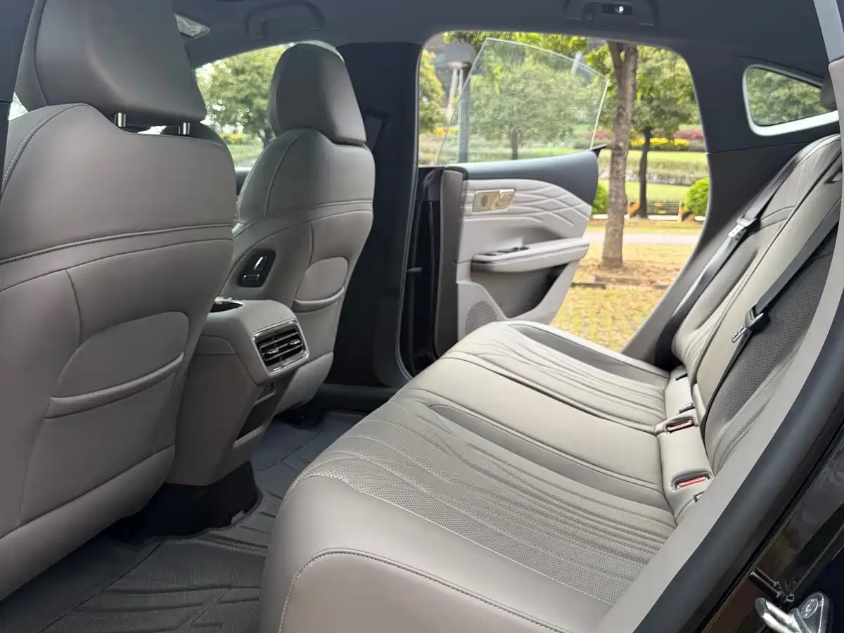 صورة 23 - Geely Galaxy Galaxy Xingyao 8