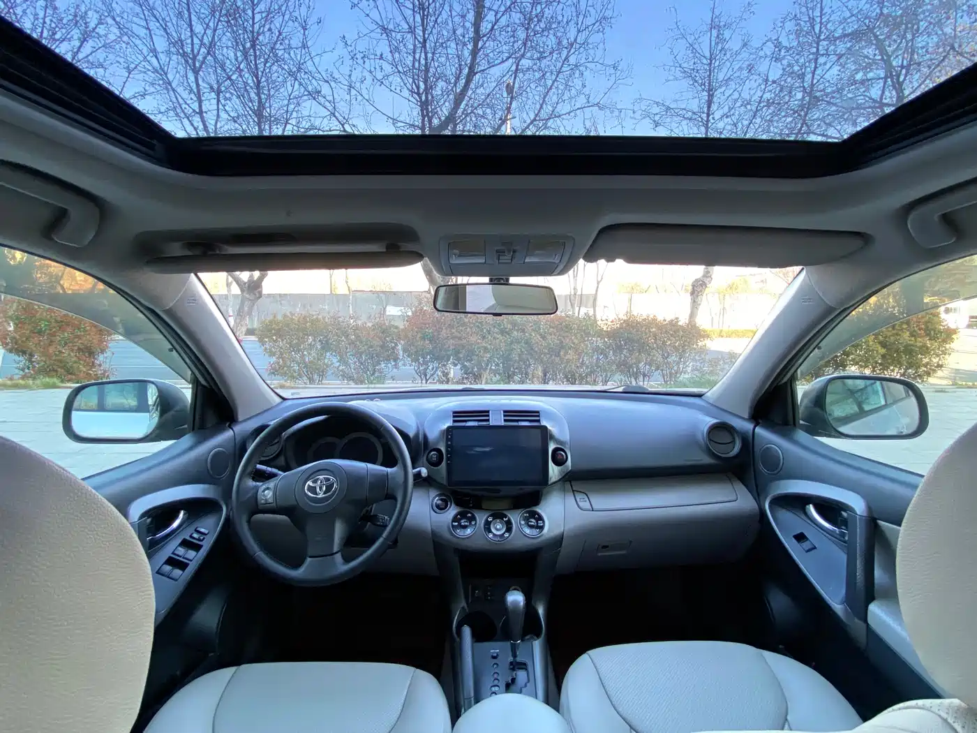 Toyota RAV4 Rongfang 2010 2.4L Automatic Luxury Upgrade Edition фото 7