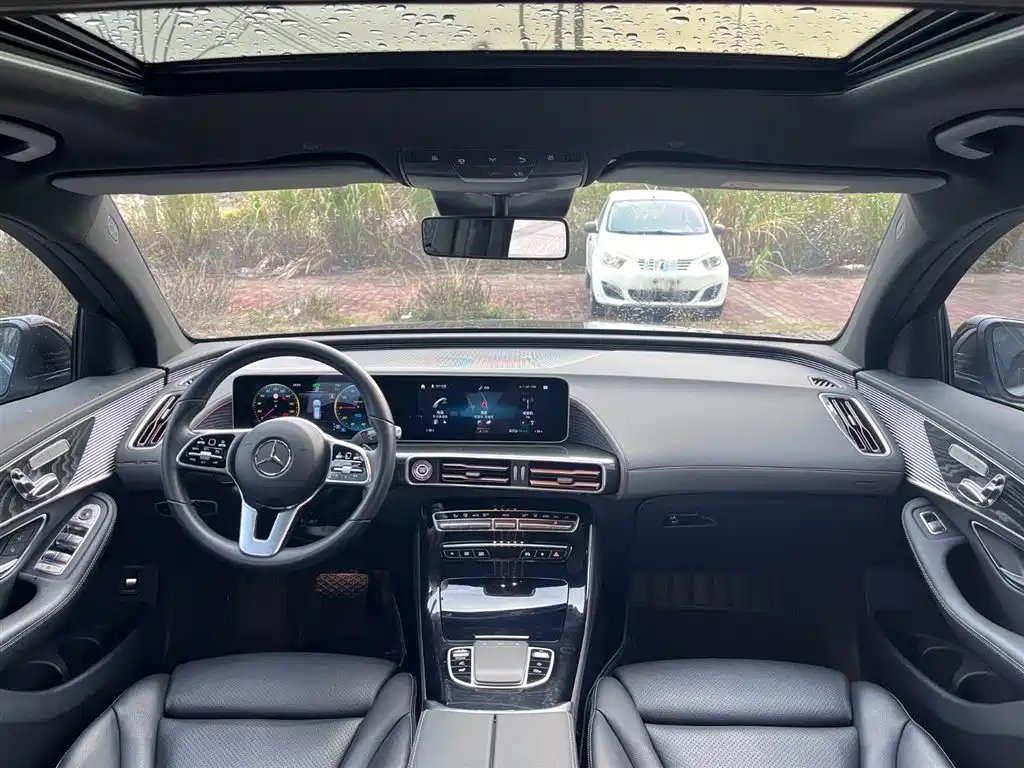 MERCEDES-BENZ EQC