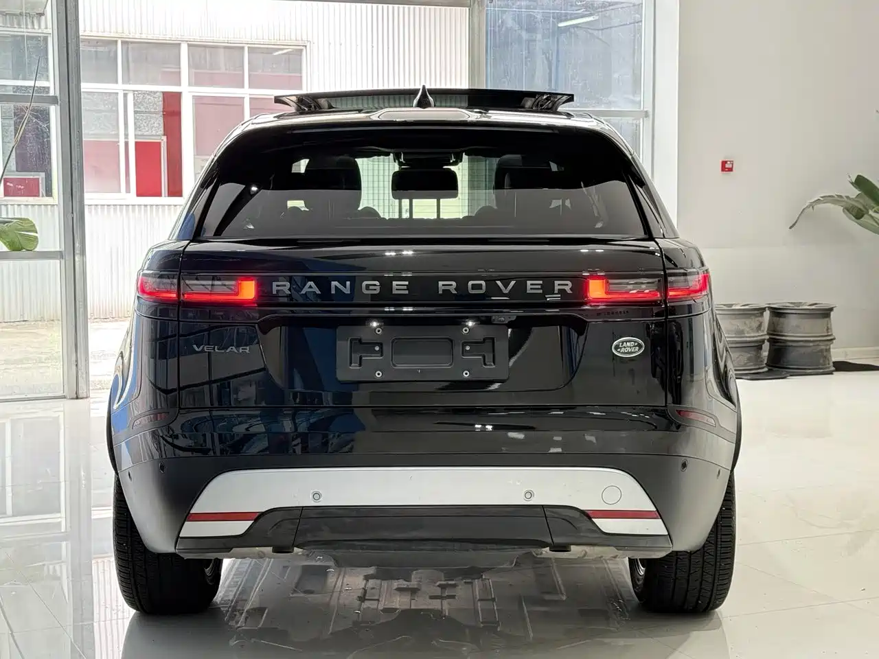 Land Rover Range Rover Velar 2025 S фото 6