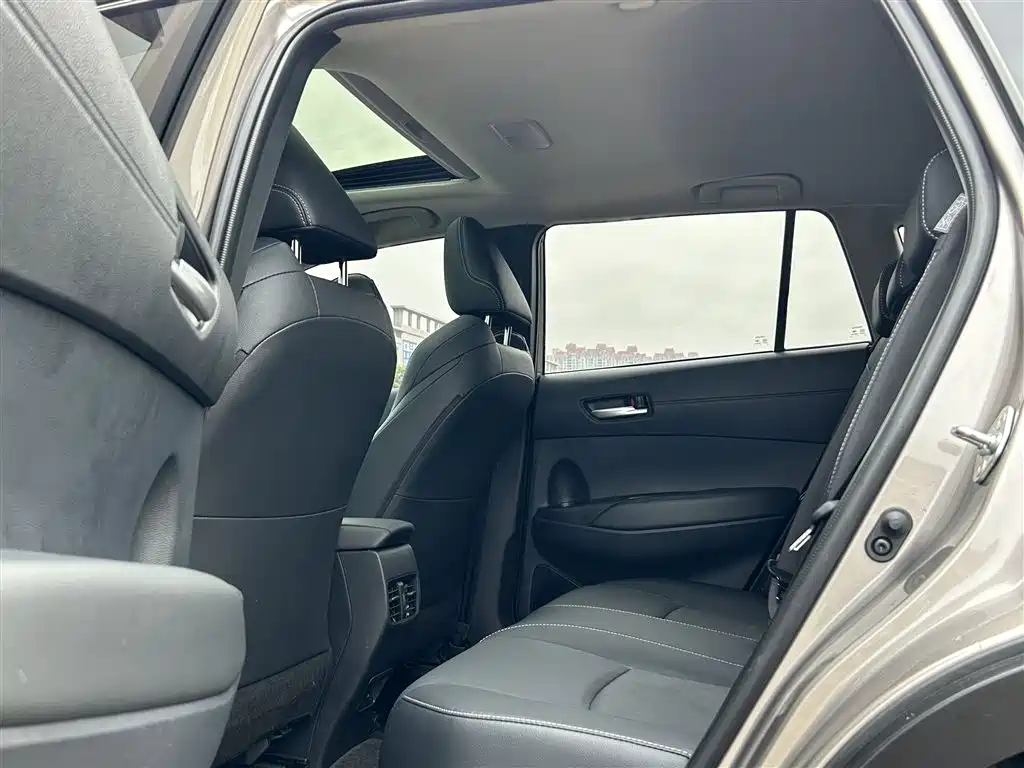 Toyota Frontlander 2023 2.0L CVT Luxury Edition фото 25