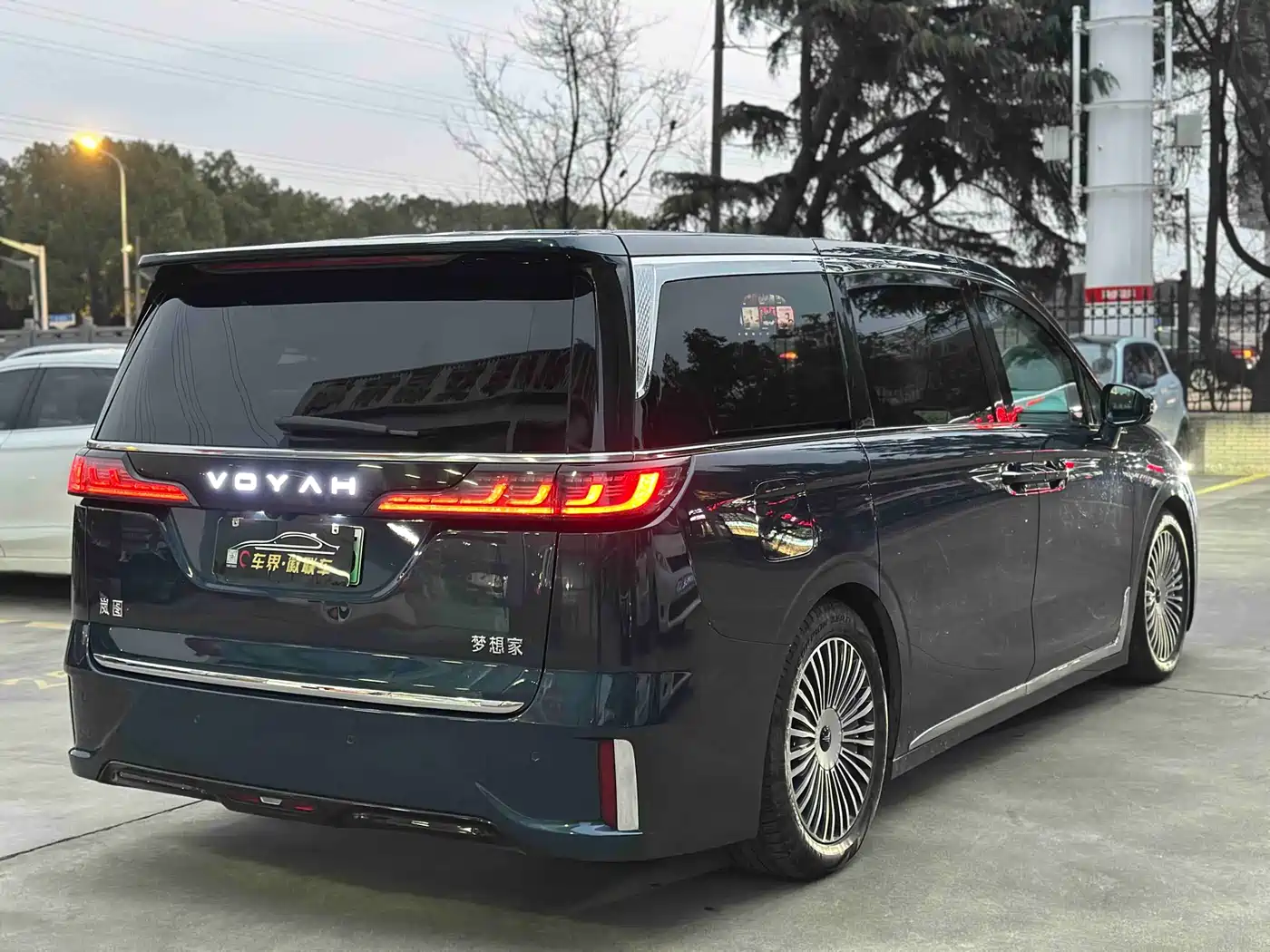 Voyah Auto Voyah Dreamer 2025 PHEV AWD Flagship Kunpeng Edition фото 19