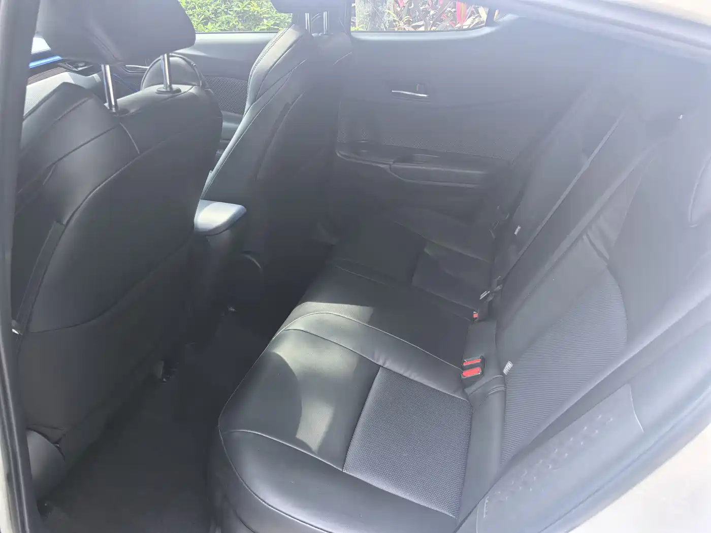 Toyota C-HR 2021 2.0L Luxury Edition фото 15