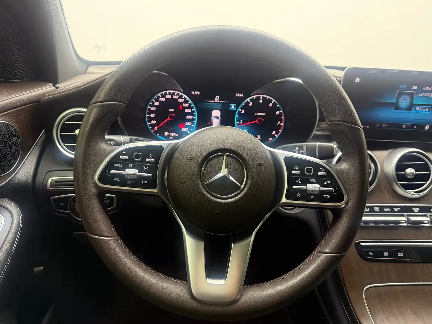 MERCEDES-BENZ GLC