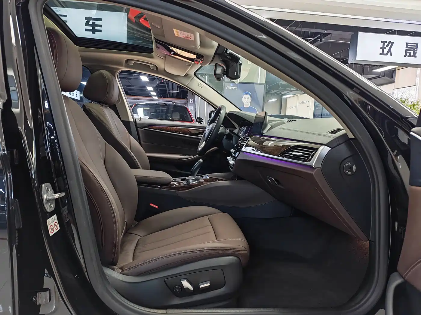 BMW 5 Series 2019 525Li Luxury Package фото 8