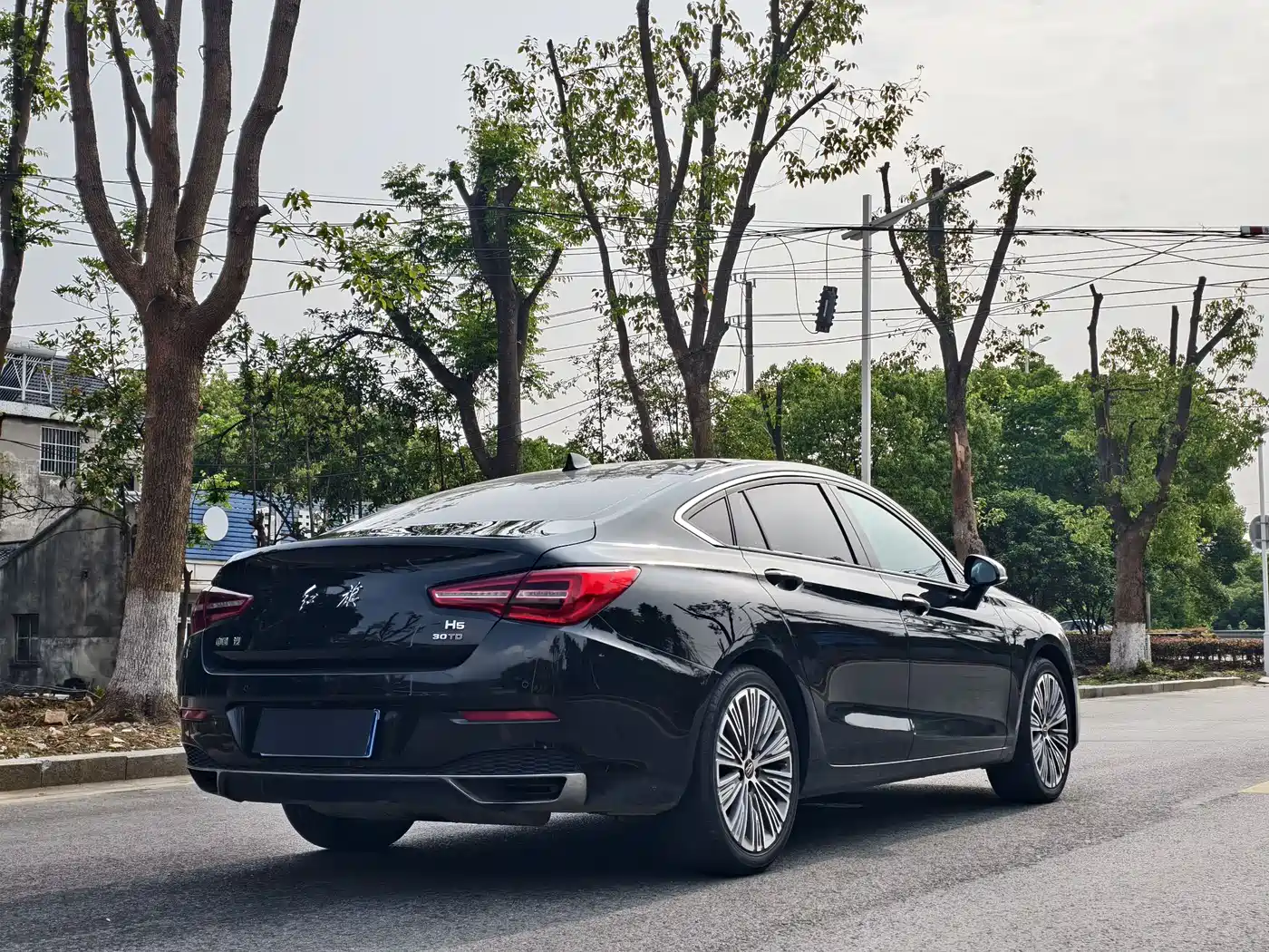 Hongqi H5 2022 Classic Facelift 1.5T DCT Flag Rhythm Edition фото 4