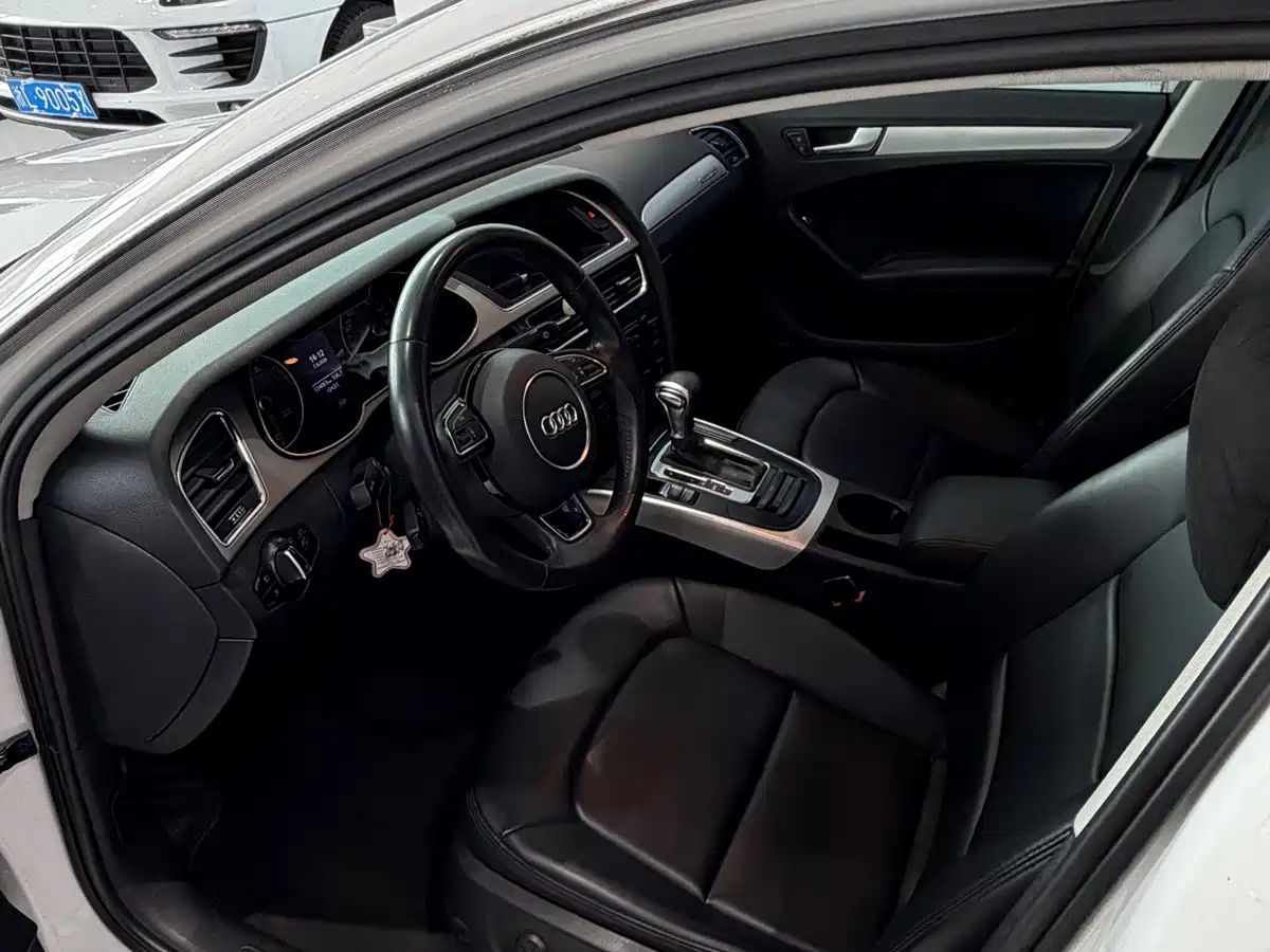 Фото 6 - Audi A4L