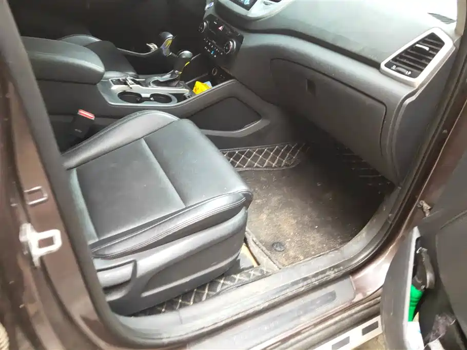 Hyundai Tucson 2015 1.6T Dual Clutch 2WD Smart фото 8