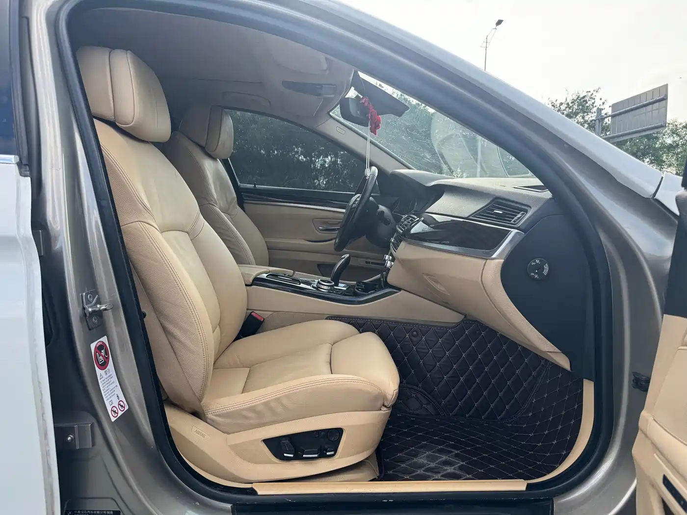 BMW 5 Series 2011 528Li Luxury фото 6