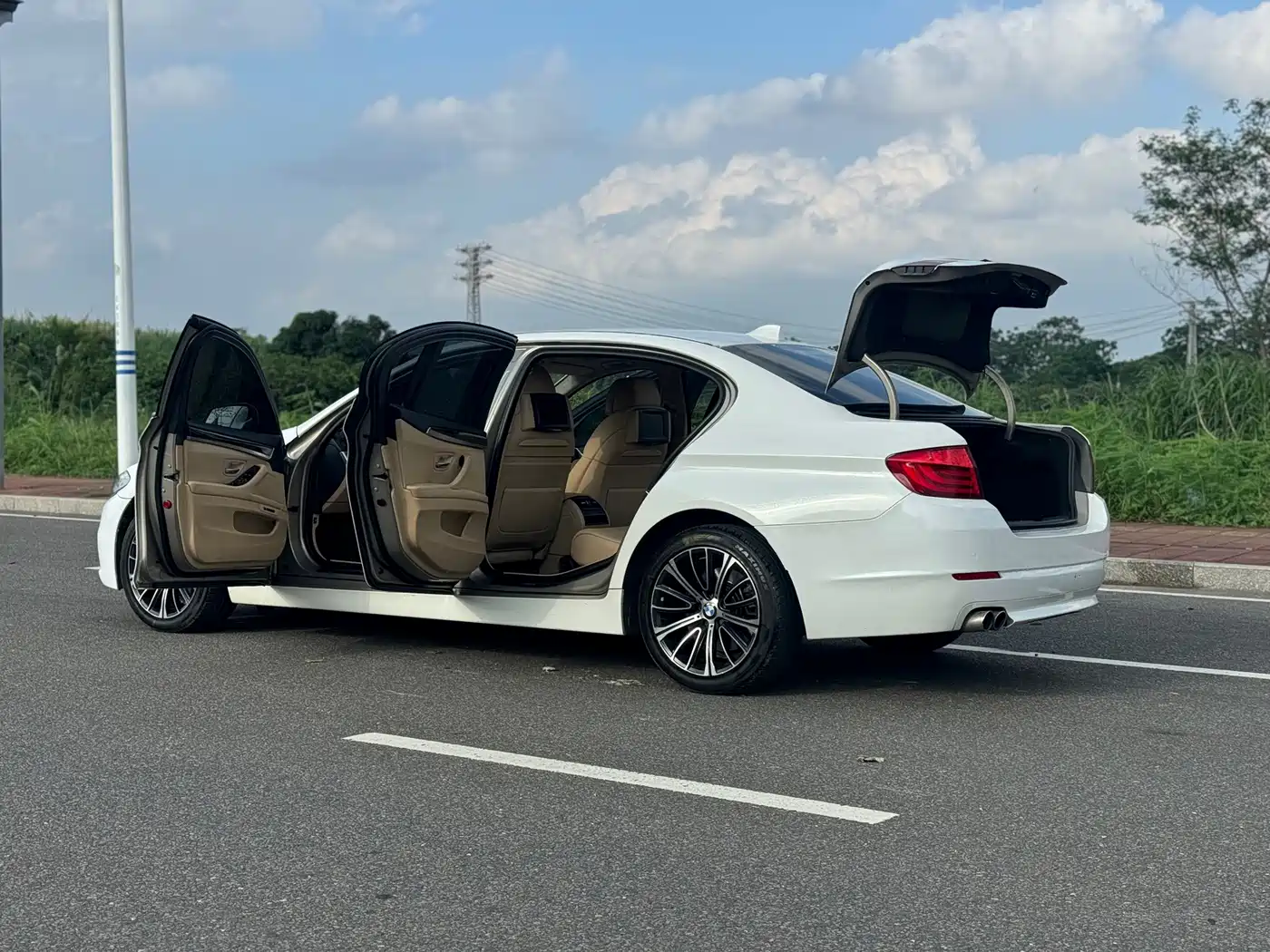 BMW 5 Series 2011 528Li Luxury фото 27