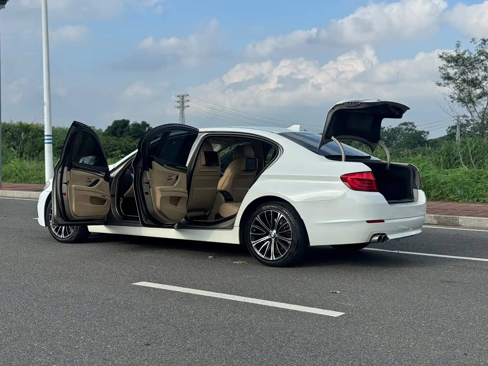 Photo 27 - BMW 5 Series