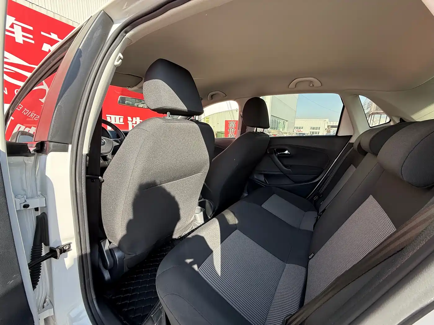 Volkswagen Polo 2018 1.5L Auto Safe Drive фото 6