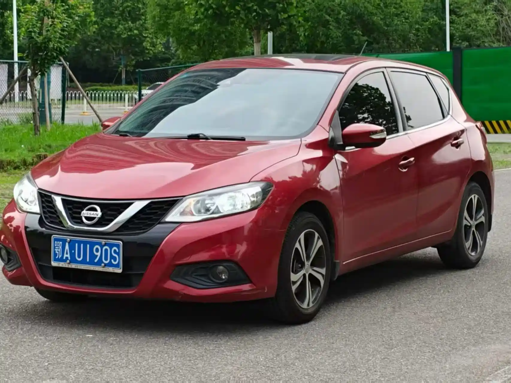 Photo 1 - Nissan Tiida