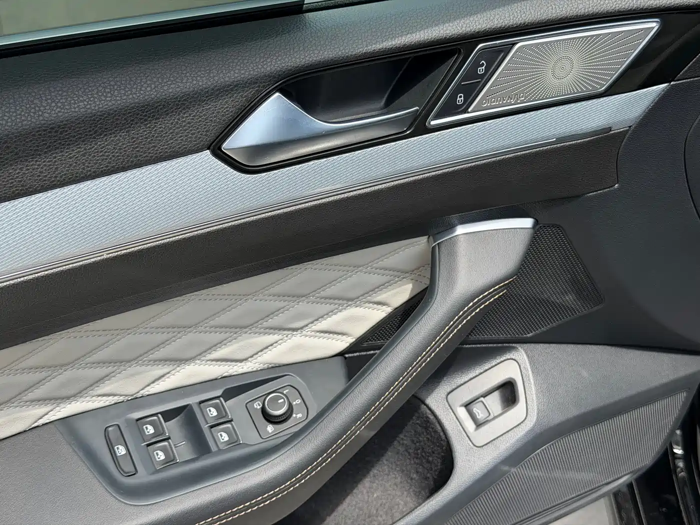 Volkswagen Magotan 2025 Popular Edition 330TSI DSG Luxury фото 13