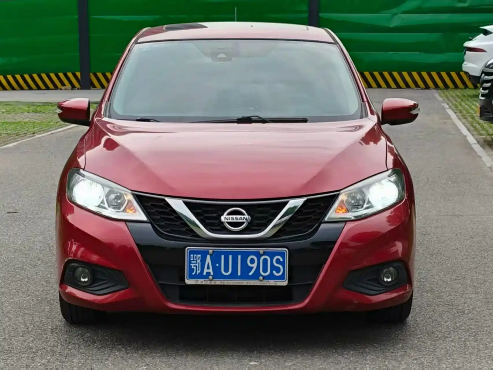 Photo 2 - Nissan Tiida