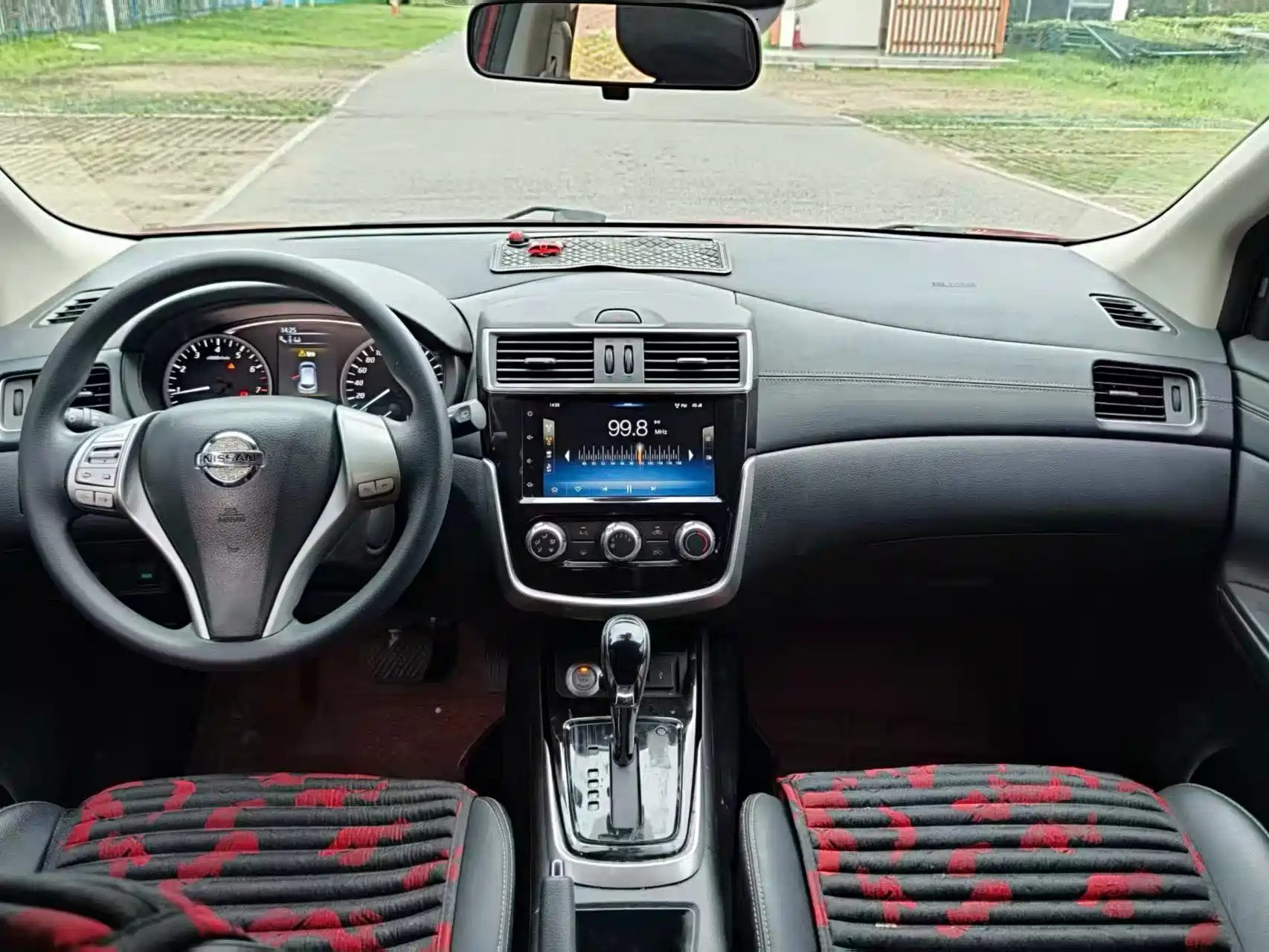 Photo 4 - Nissan Tiida