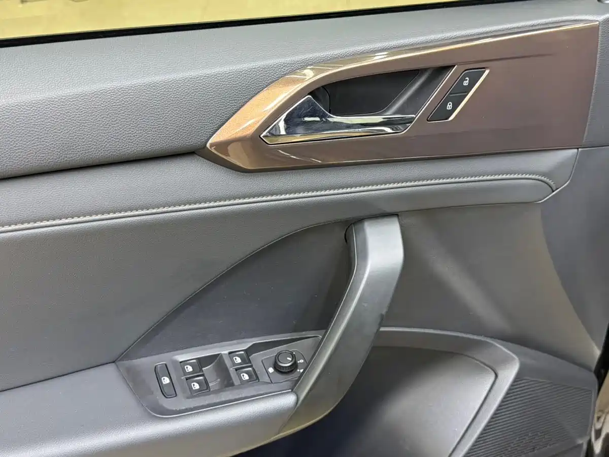 Volkswagen Tharu 2022 280TSI FWD Luxury Edition фото 10