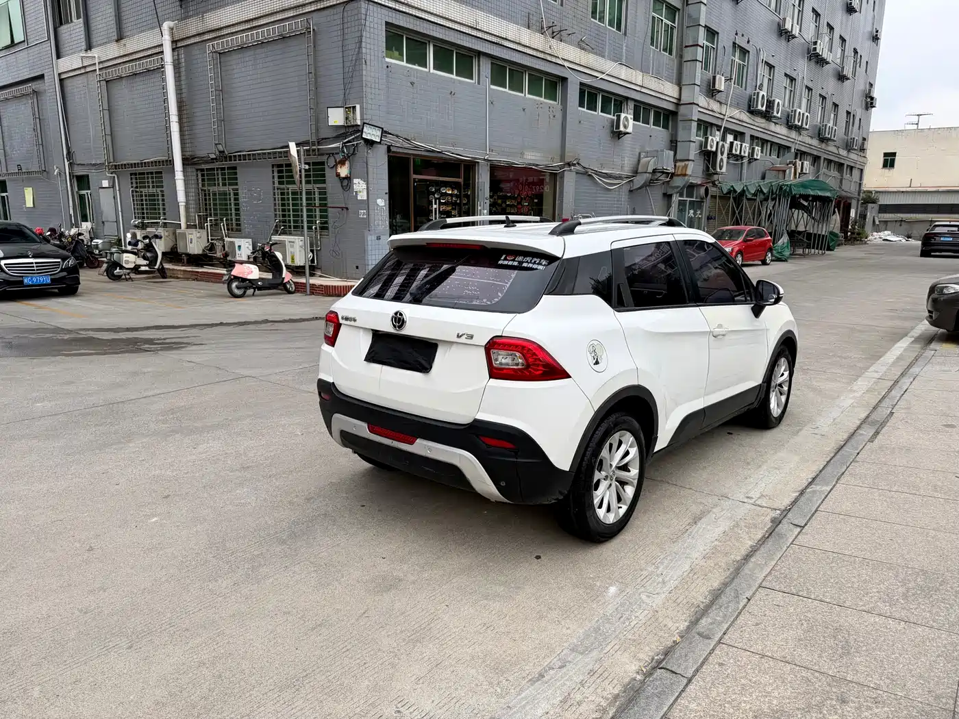 Фото 5 - Zhonghua V3