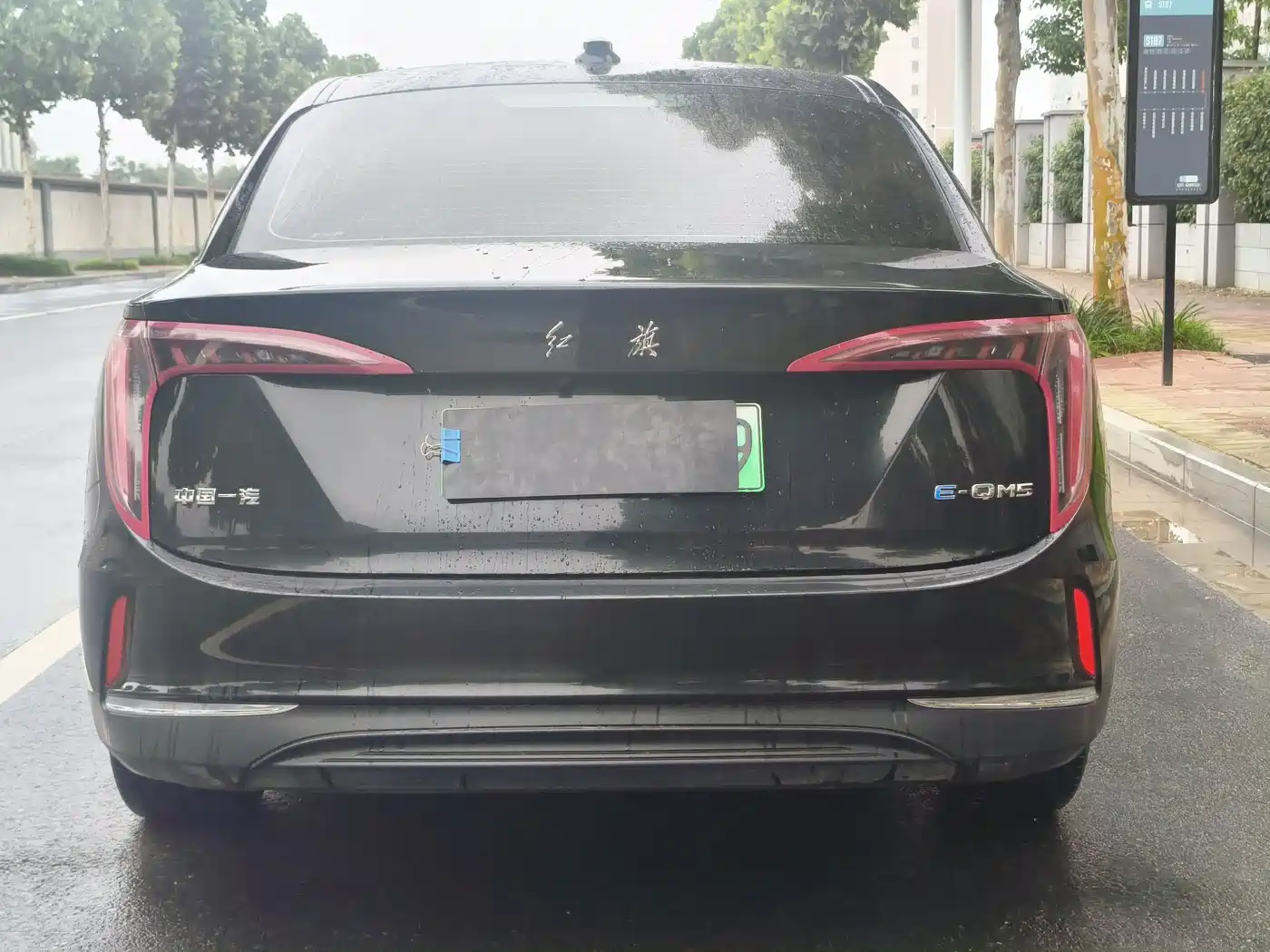 Hongqi E-QM5 2024 500km Travel Edition фото 17