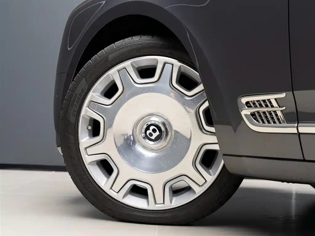 Bentley Mulsanne 2017 6.8T Long Wheelbase фото 5