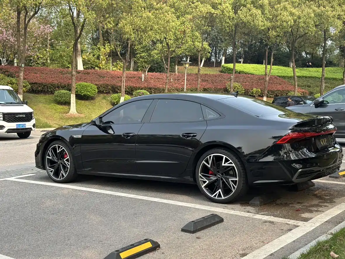 Audi A7L 2024 45 TFSI quattro S-line Black Warrior Edition фото 10