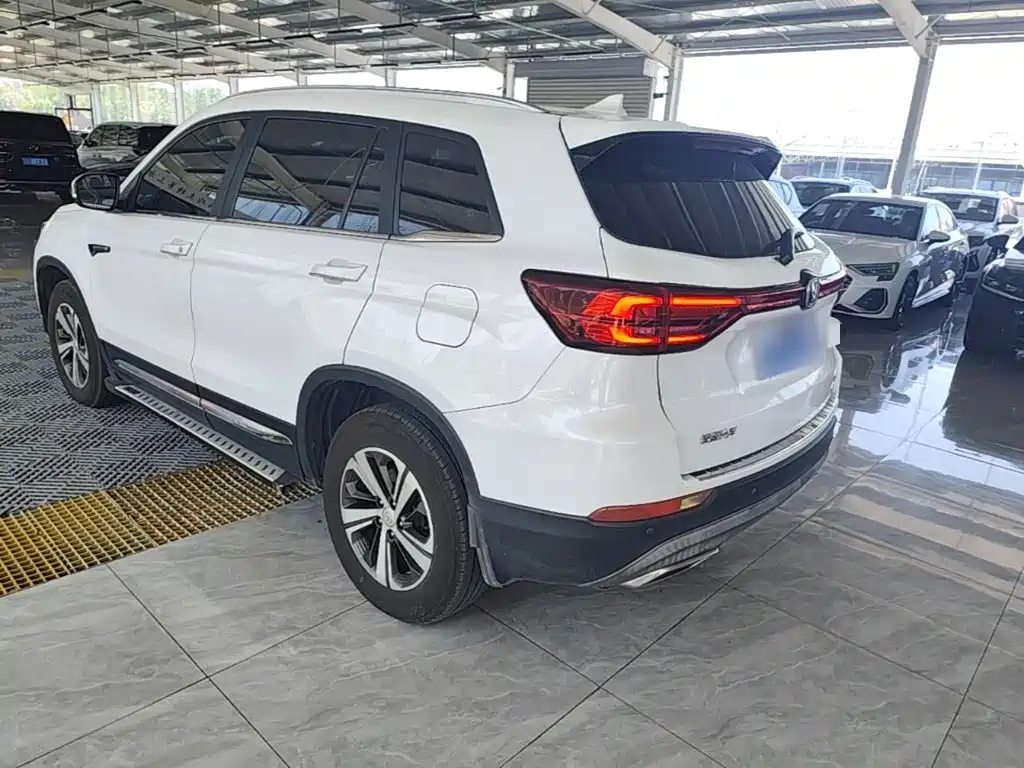 Photo 5 - Changan CS75